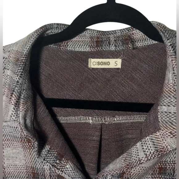 Ladies Plaid Button-Up - Picture 3 of 3